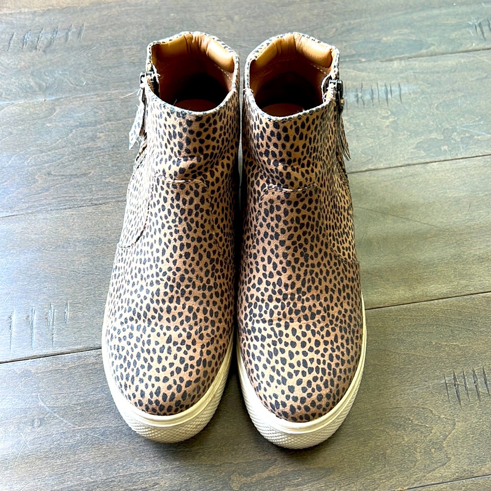 LIKE NEW Cheetah Sneakers